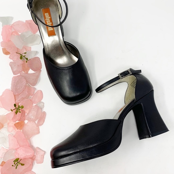 square toe mary jane shoes